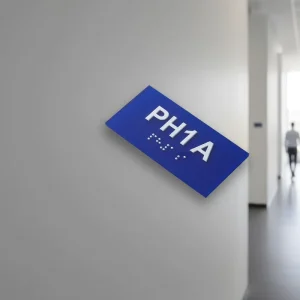 Home Decor ADA Signage Acrylic Tactile Braille Signs Non Illuminated IP68 Weather Resistant Custom Size