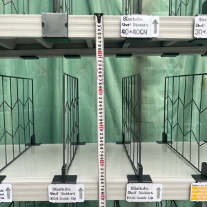带价格标签槽的货架分隔板和仓库隔板，采用PVC或金属网制成，适用于超市、服装仓库、药房
